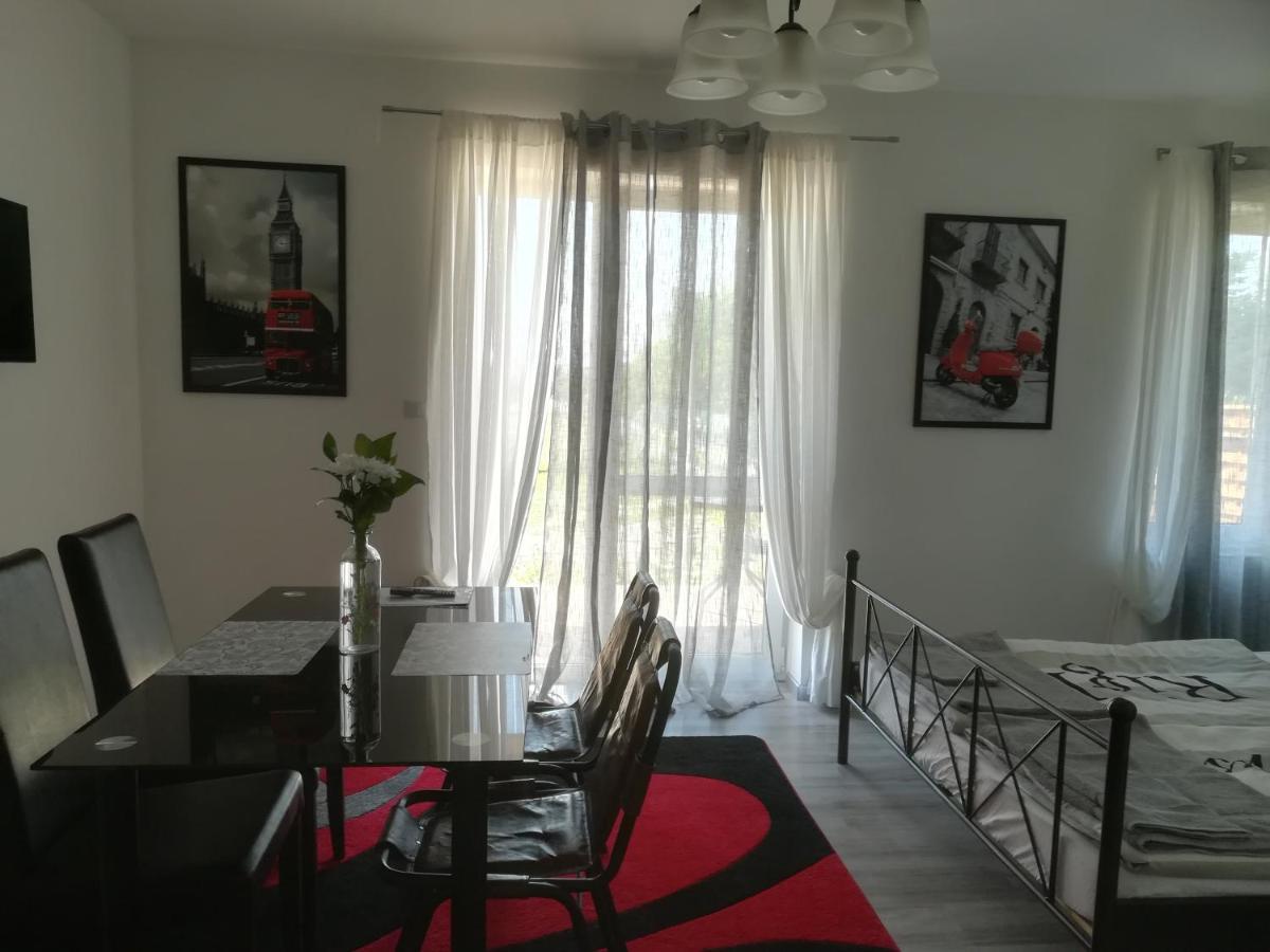 Edina Vendeghaz-Gyenesdias Apartment ภายนอก รูปภาพ