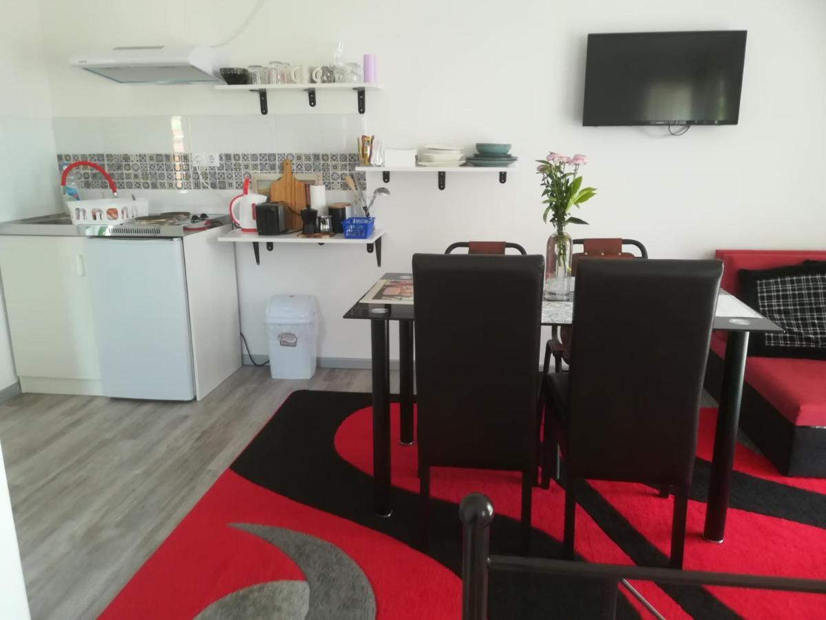 Edina Vendeghaz-Gyenesdias Apartment ภายนอก รูปภาพ