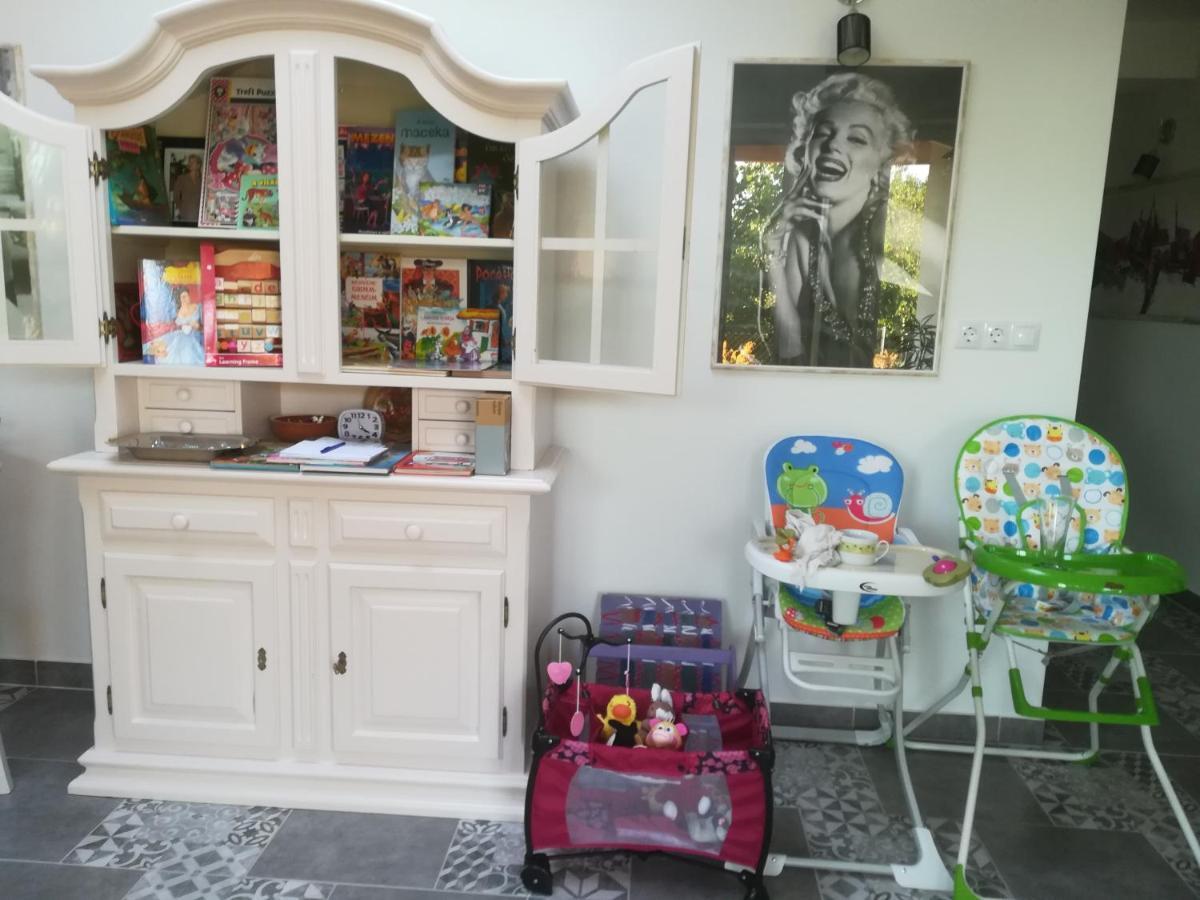 Edina Vendeghaz-Gyenesdias Apartment ภายนอก รูปภาพ