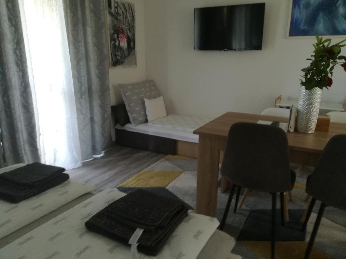 Edina Vendeghaz-Gyenesdias Apartment ภายนอก รูปภาพ