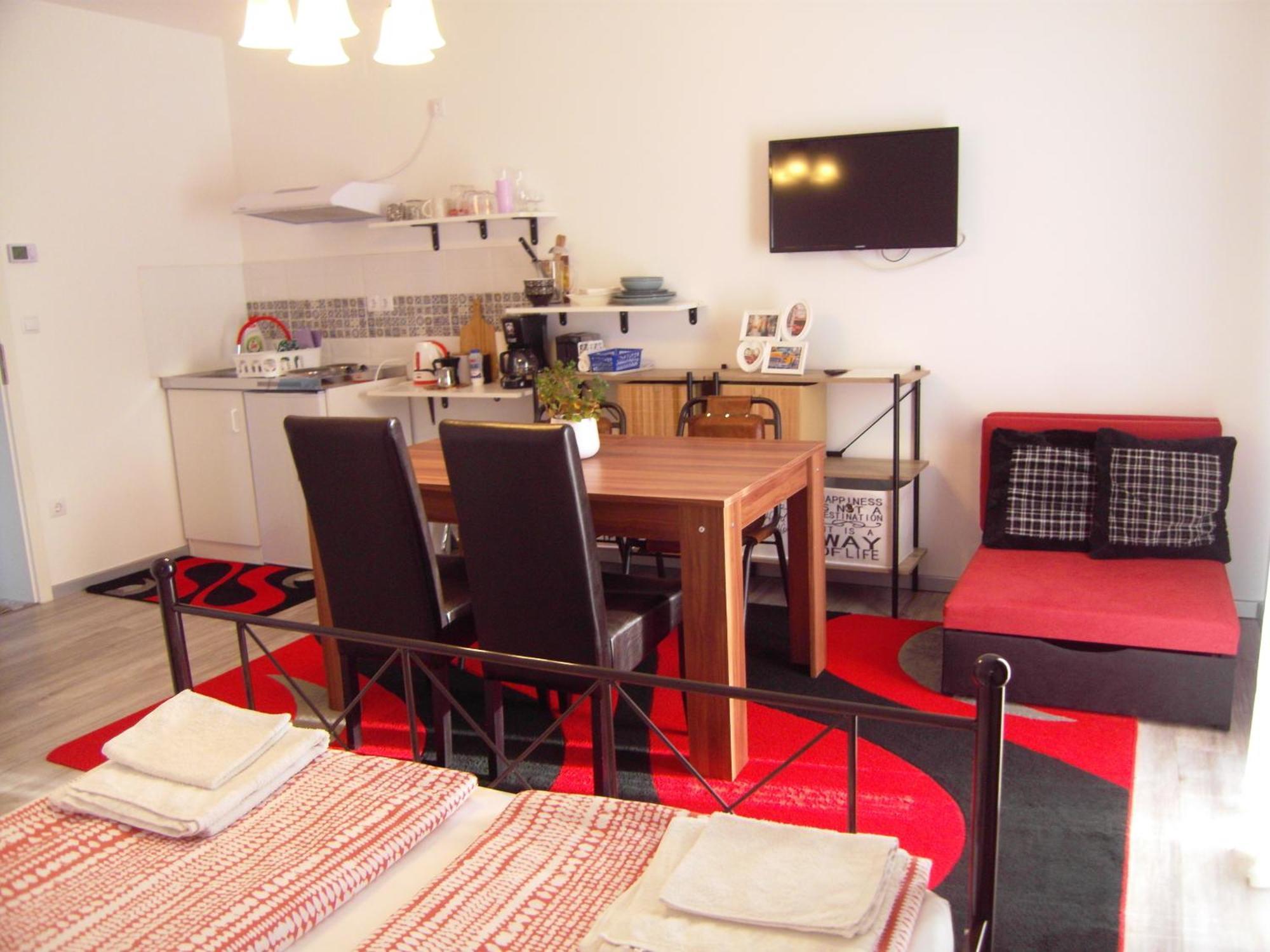 Edina Vendeghaz-Gyenesdias Apartment ภายนอก รูปภาพ