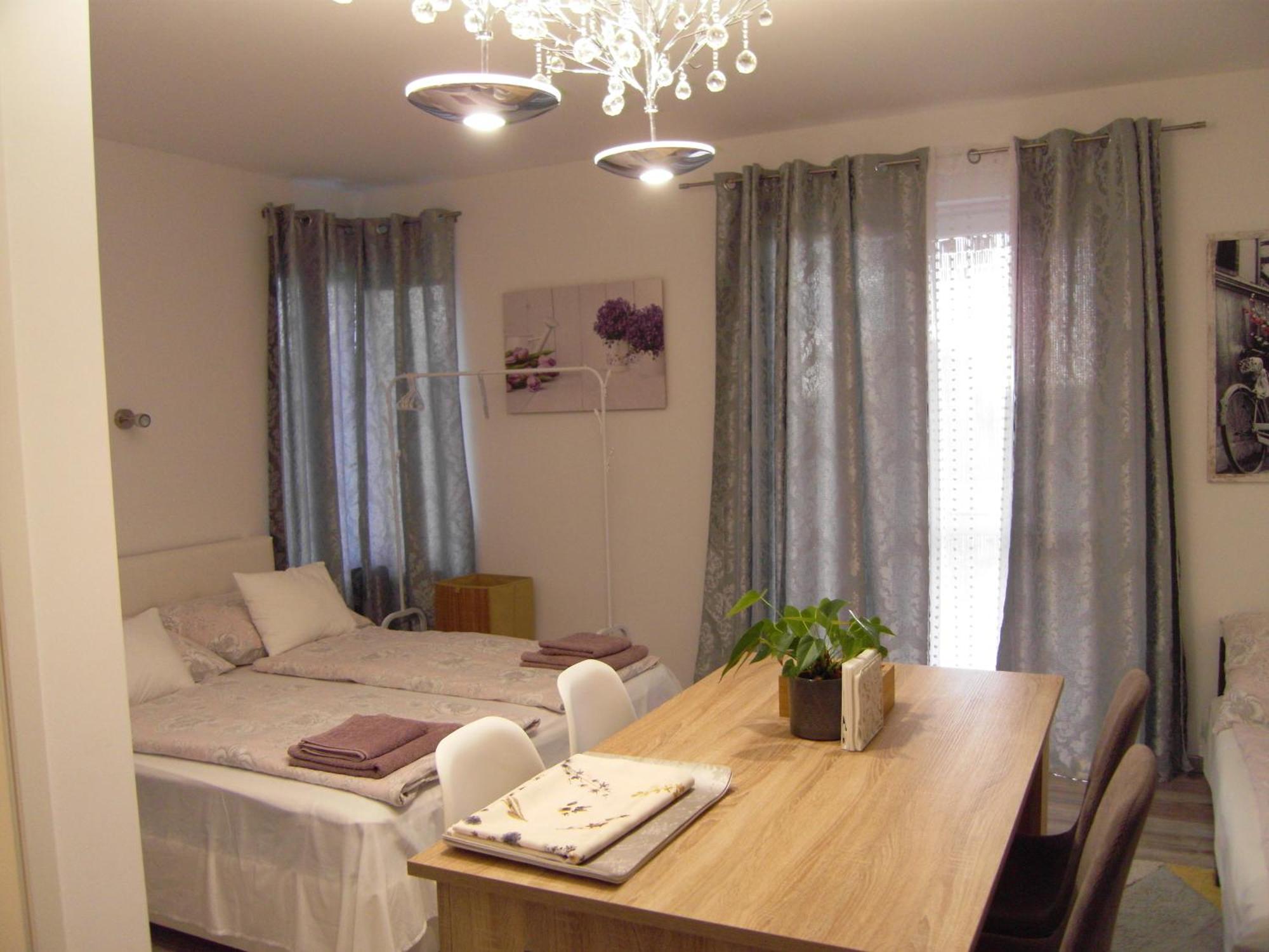 Edina Vendeghaz-Gyenesdias Apartment ภายนอก รูปภาพ